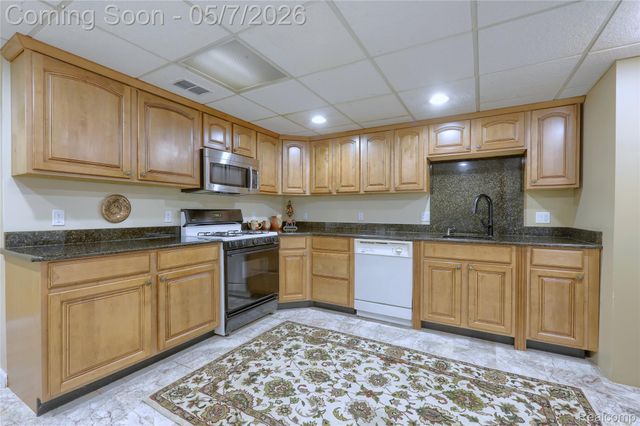 2007 Mapleridge Road, Rochester Hills, MI 48309