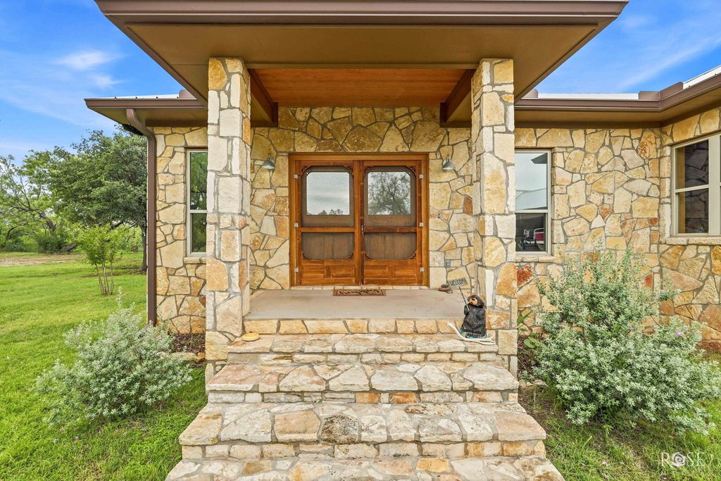 Image 10 of property listing at 10275 W Carlsbad Loop, Carlsbad, TX 76934