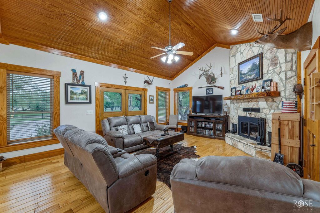 Image 13 of property listing at 10275 W Carlsbad Loop, Carlsbad, TX 76934