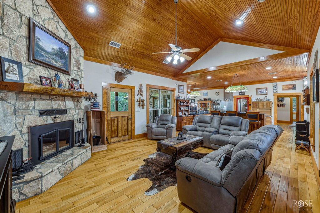 Image 14 of property listing at 10275 W Carlsbad Loop, Carlsbad, TX 76934