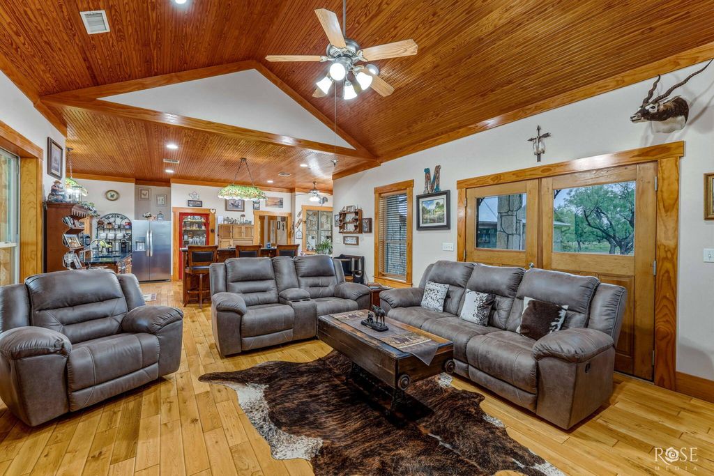 Image 15 of property listing at 10275 W Carlsbad Loop, Carlsbad, TX 76934