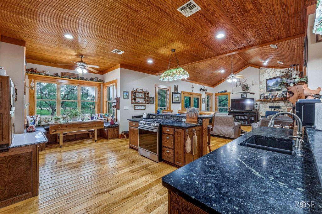 Image 18 of property listing at 10275 W Carlsbad Loop, Carlsbad, TX 76934