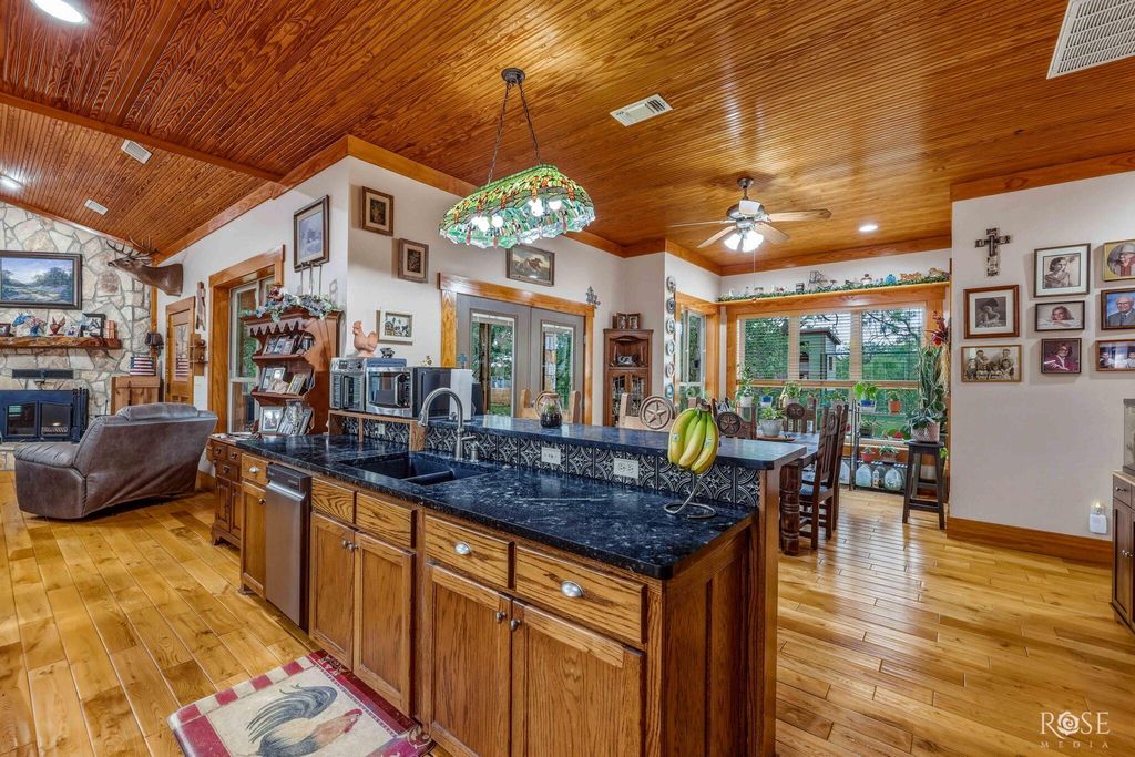 Image 21 of property listing at 10275 W Carlsbad Loop, Carlsbad, TX 76934