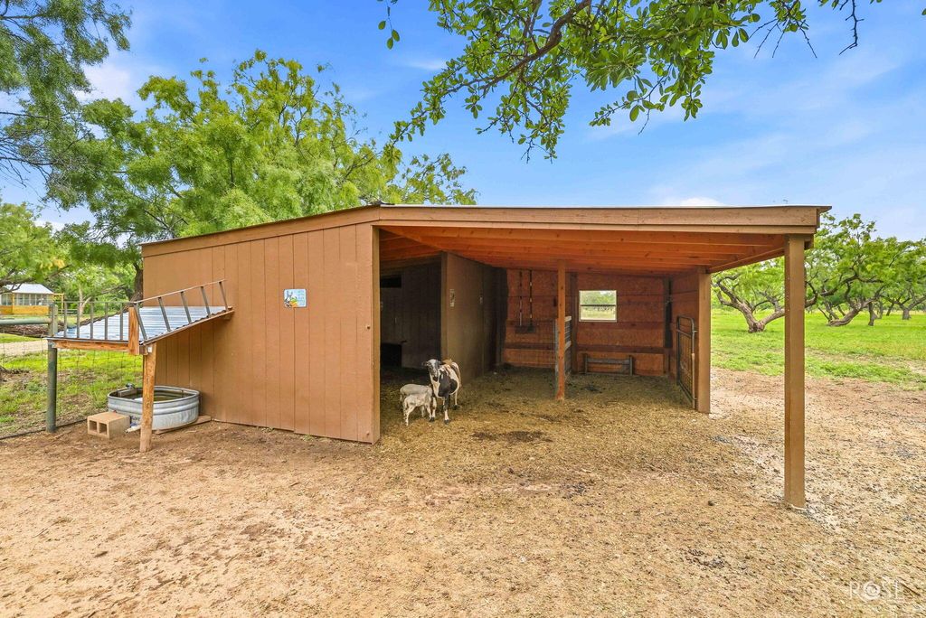 Image 55 of property listing at 10275 W Carlsbad Loop, Carlsbad, TX 76934