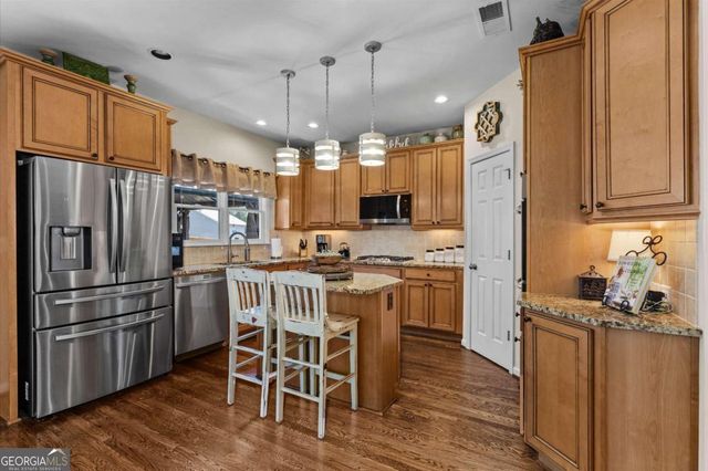 125 Fallen Oak Drive, Dallas, GA 30132
