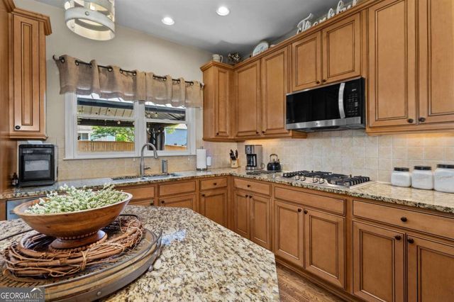 125 Fallen Oak Drive, Dallas, GA 30132