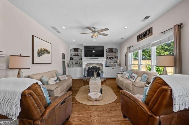 125 Fallen Oak Drive, Dallas, GA 30132