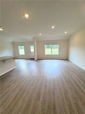 1400 E Piedmont Court, Siloam Springs, AR 72761