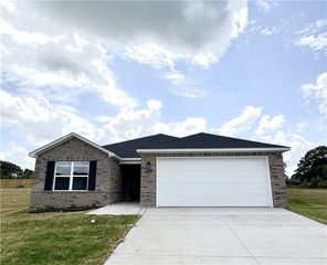 1400 E Piedmont Court, Siloam Springs, AR 72761