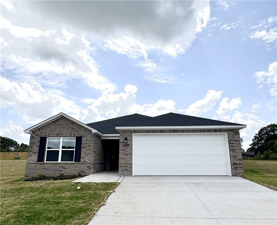 1400 E Piedmont Court, Siloam Springs, AR 72761