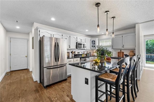 1213 SW Persels Road, Lee's Summit, MO 64081