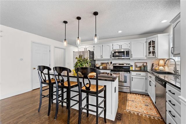 1213 SW Persels Road, Lee's Summit, MO 64081
