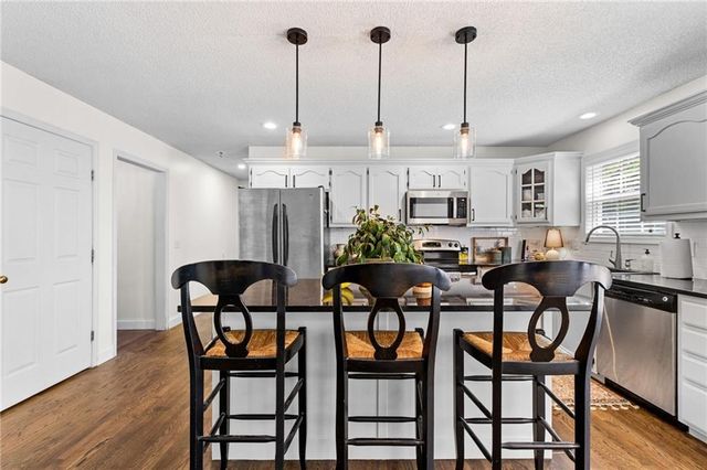 1213 SW Persels Road, Lee's Summit, MO 64081