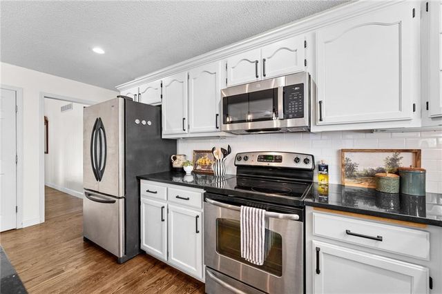 1213 SW Persels Road, Lee's Summit, MO 64081