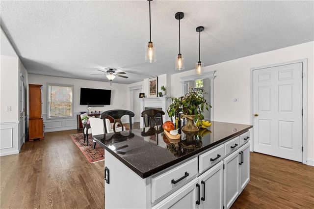 1213 SW Persels Road, Lee's Summit, MO 64081