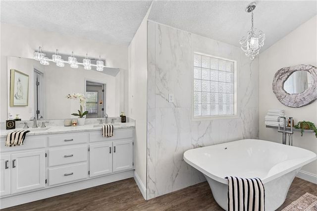 1213 SW Persels Road, Lee's Summit, MO 64081