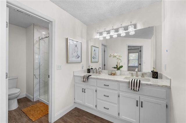 1213 SW Persels Road, Lee's Summit, MO 64081