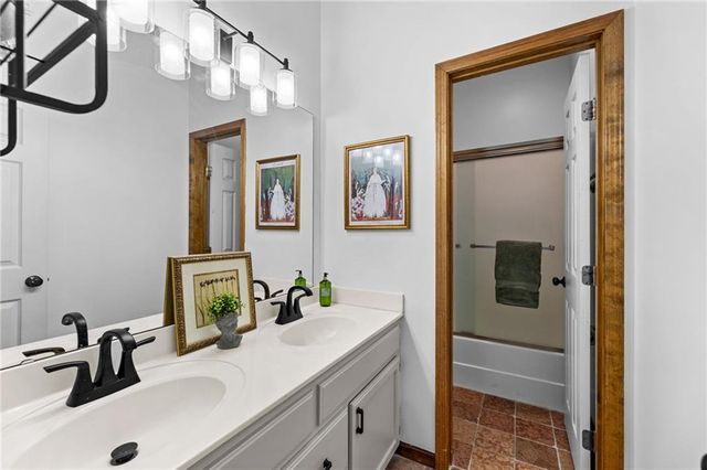 1213 SW Persels Road, Lee's Summit, MO 64081