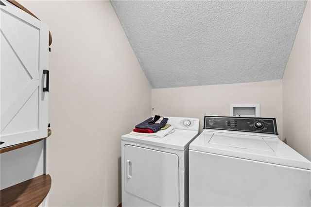 1213 SW Persels Road, Lee's Summit, MO 64081