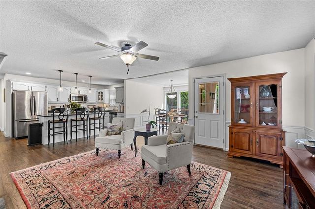1213 SW Persels Road, Lee's Summit, MO 64081