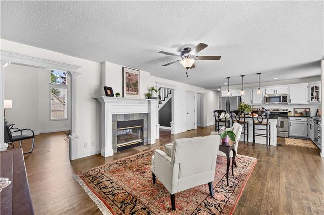 1213 SW Persels Road, Lee's Summit, MO 64081