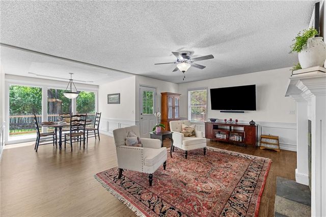 1213 SW Persels Road, Lee's Summit, MO 64081