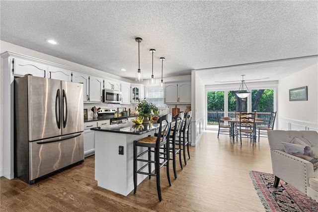 1213 SW Persels Road, Lee's Summit, MO 64081