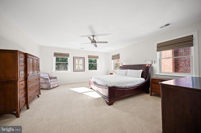 4725 MASSACHUSETTS AVE NW, Washington, DC 20016