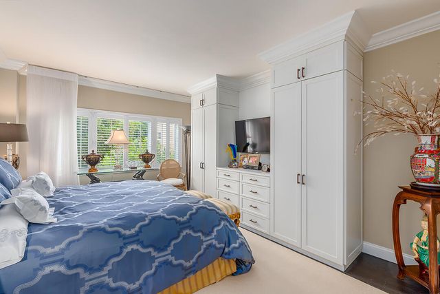 250 Bradley Place 202, Palm Beach, FL 33480