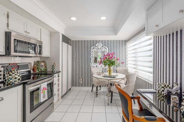 250 Bradley Place 202, Palm Beach, FL 33480