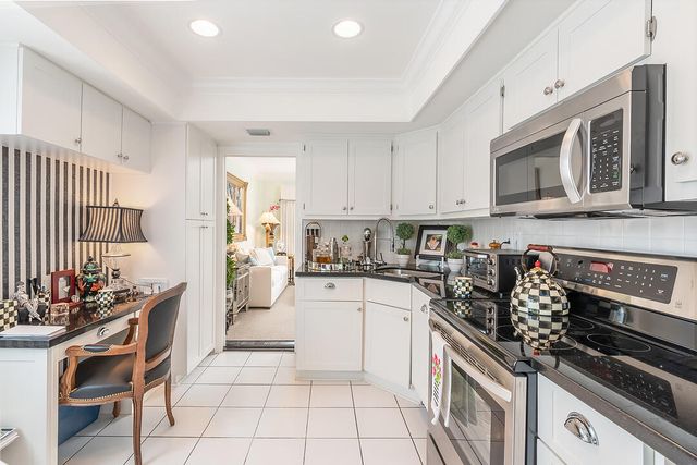 250 Bradley Place 202, Palm Beach, FL 33480