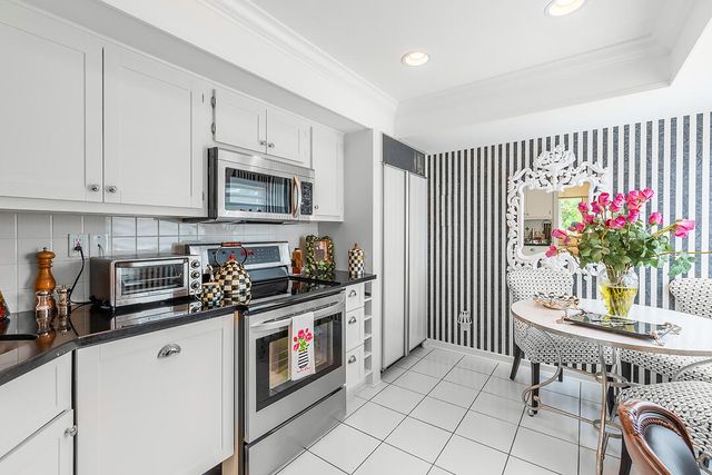 250 Bradley Place 202, Palm Beach, FL 33480