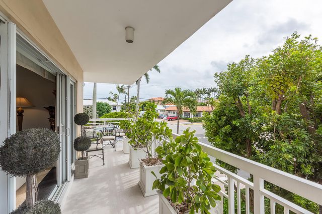 250 Bradley Place 202, Palm Beach, FL 33480