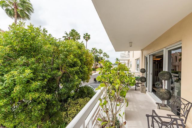 250 Bradley Place 202, Palm Beach, FL 33480