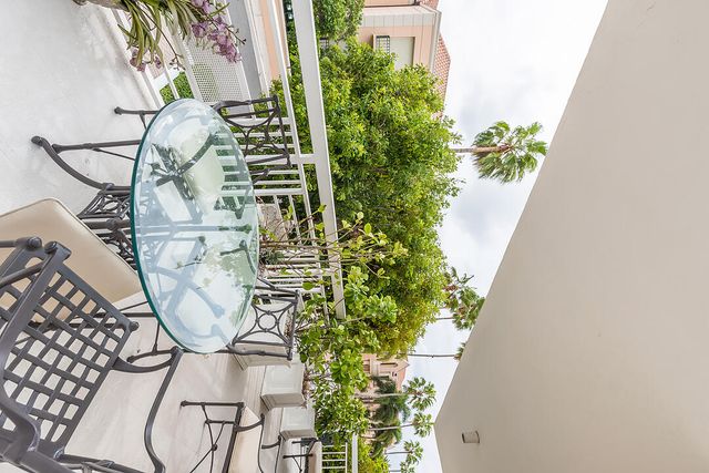 250 Bradley Place 202, Palm Beach, FL 33480