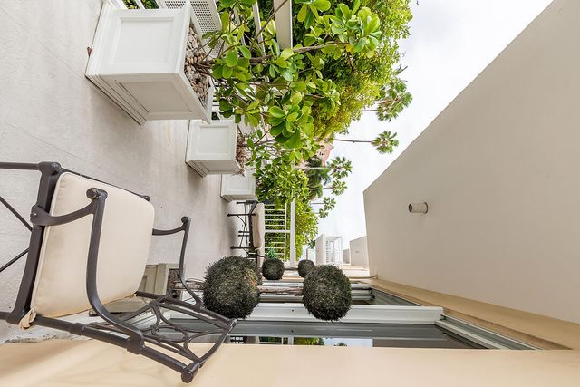 250 Bradley Place 202, Palm Beach, FL 33480