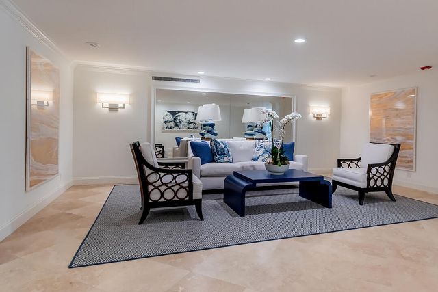 250 Bradley Place 202, Palm Beach, FL 33480