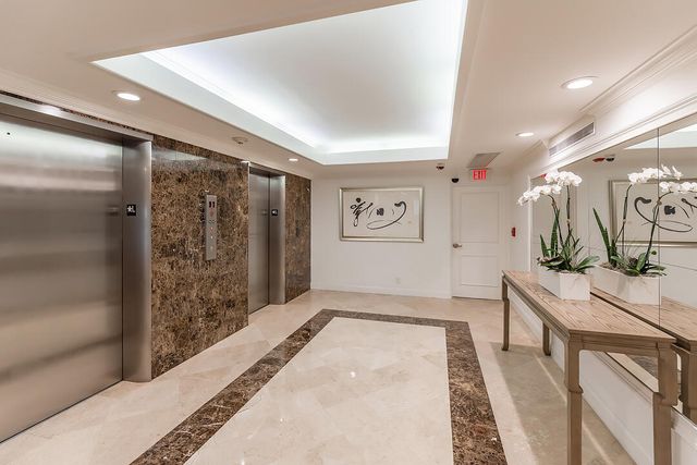 250 Bradley Place 202, Palm Beach, FL 33480