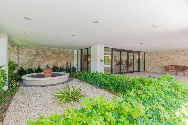 250 Bradley Place 202, Palm Beach, FL 33480