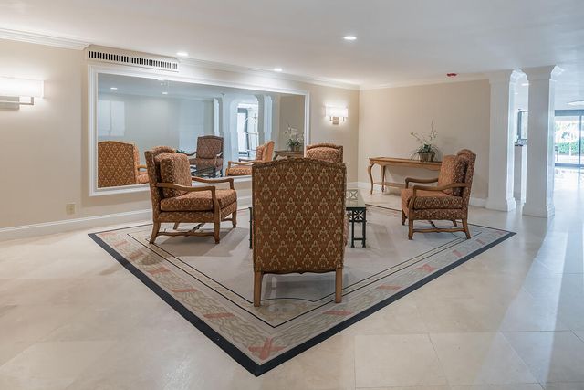 250 Bradley Place 202, Palm Beach, FL 33480