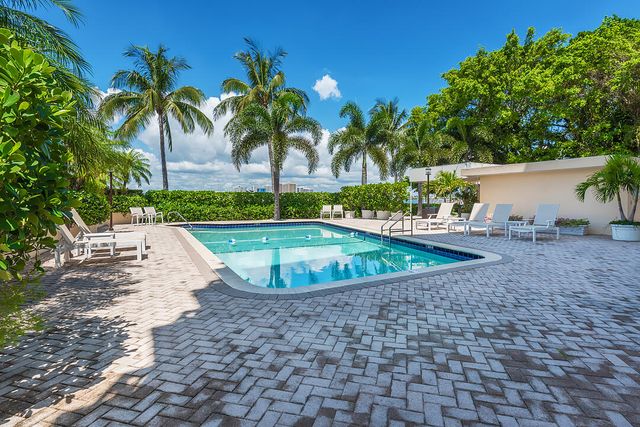 250 Bradley Place 202, Palm Beach, FL 33480