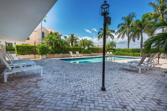 250 Bradley Place 202, Palm Beach, FL 33480