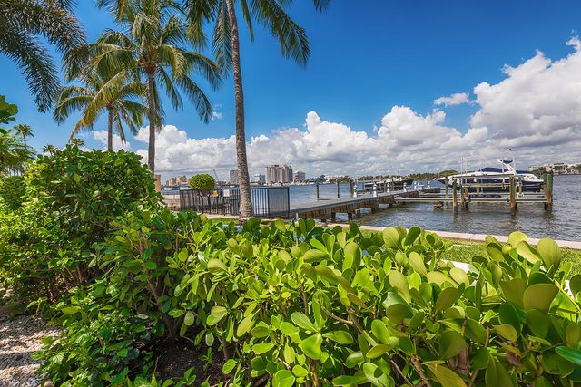 250 Bradley Place 202, Palm Beach, FL 33480