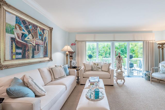 250 Bradley Place 202, Palm Beach, FL 33480