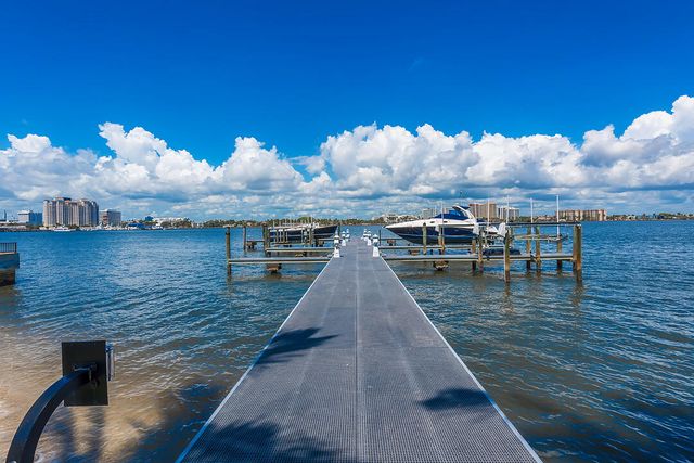 250 Bradley Place 202, Palm Beach, FL 33480