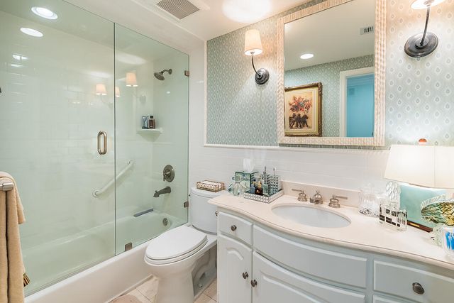 250 Bradley Place 202, Palm Beach, FL 33480