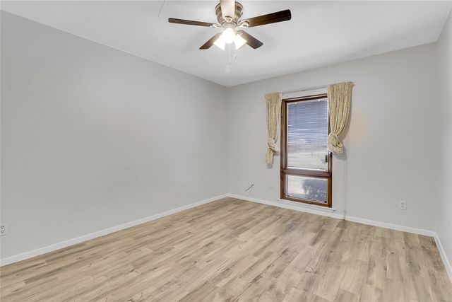 44 E Mountain Creek Drive, Grand Prairie, TX 75052