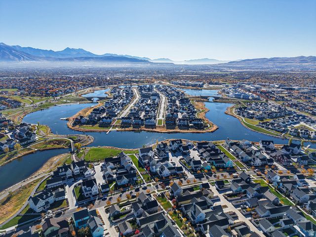 10566 S LAKE AVE, South Jordan, UT 84009