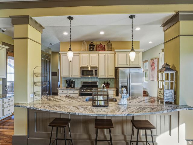 10566 S LAKE AVE, South Jordan, UT 84009