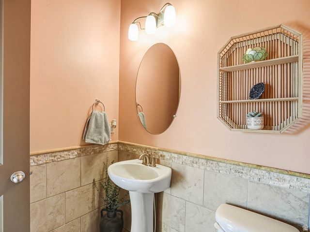 10566 S LAKE AVE, South Jordan, UT 84009